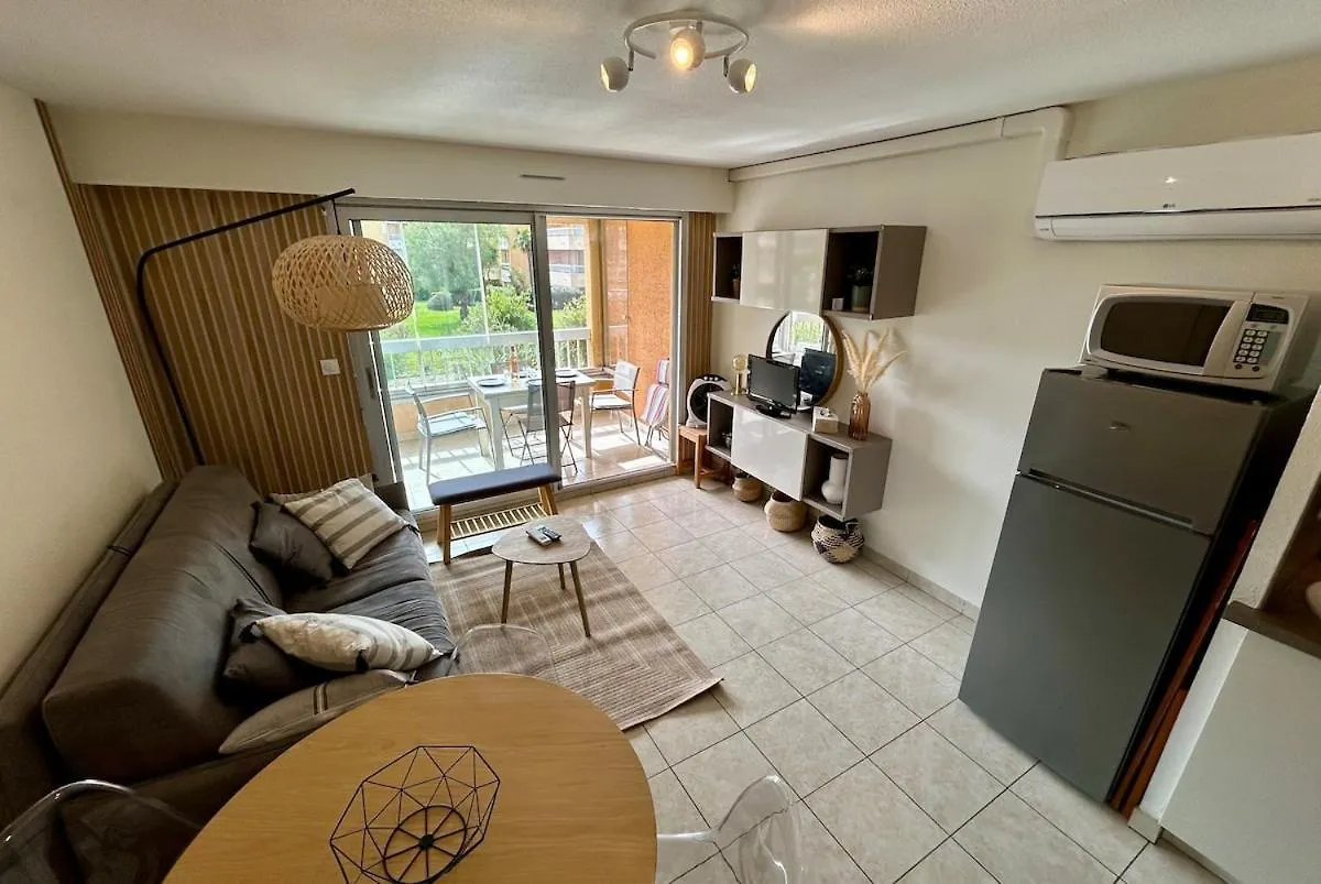 Bedroom Apartment In Le Lavandou Pool Parking