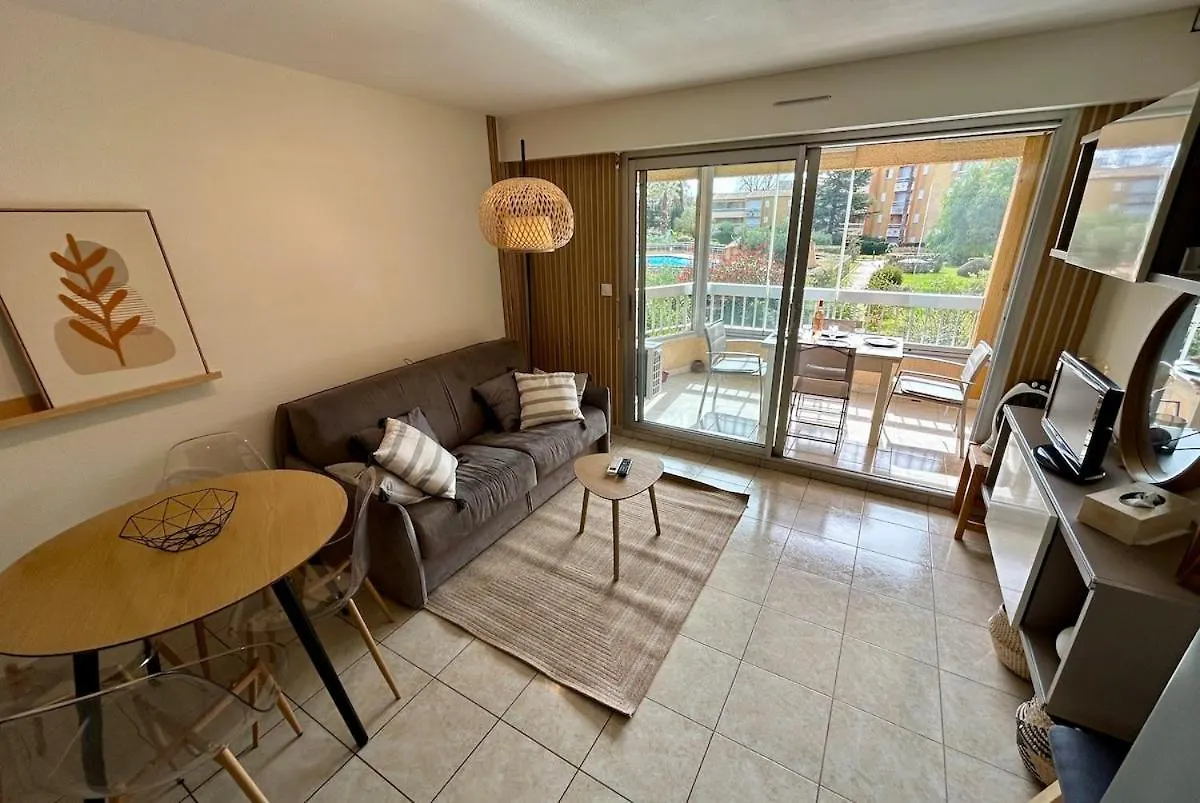 Bedroom Apartment In Le Lavandou Pool Parking 0*,  France